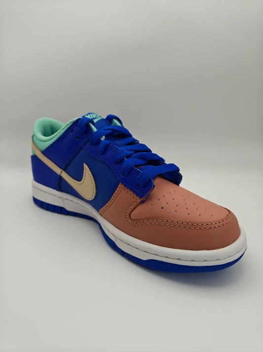 NIKE DUNK LOW SE HYPER ROYAL
